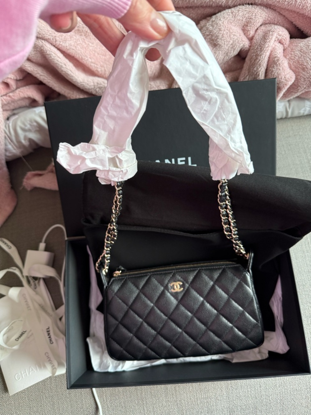 CHANEL Black Quilted Shoulder/Crossbody Bag with Gold Chain - Picture 2 of 16